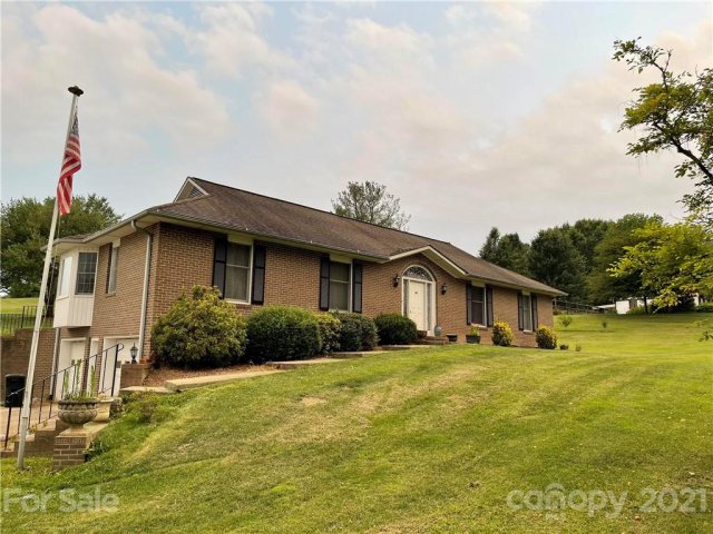 17 Amber Drive sold home in Bannerwood, Horse Shoe, NC