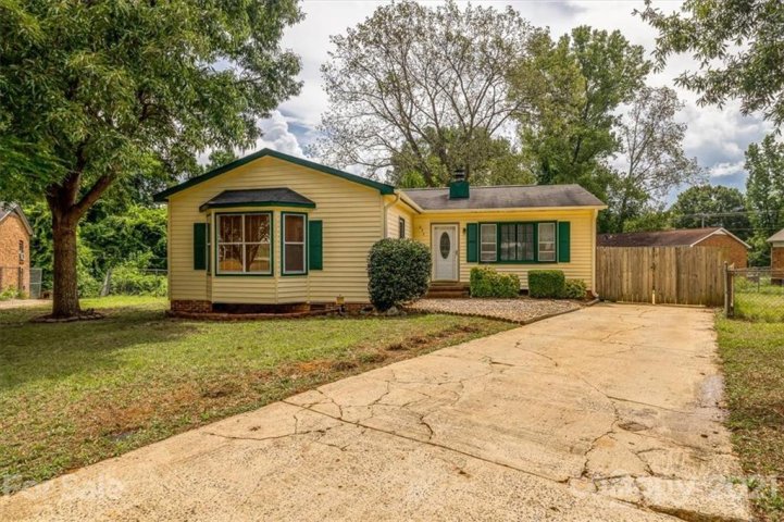 875 Rolling Green Drive sold home in Pine Terrace Estates, Rock Hill, SC