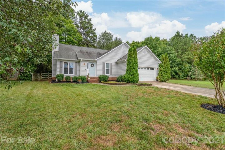 1040 Chaucery Lane sold home in Buckingham, Matthews, NC