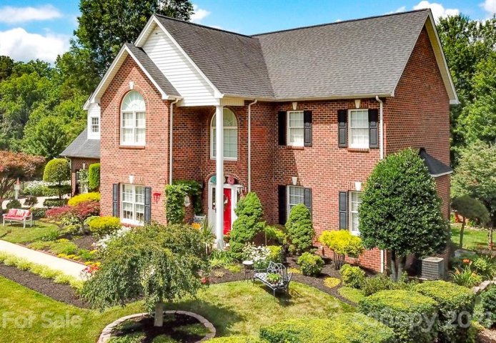 1523 20th Avenue Place sold home in Hidden Oaks, Hickory, NC