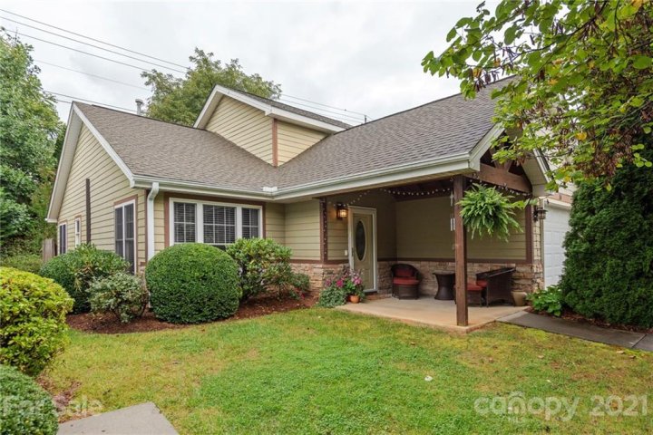 14 Kaylor Drive sold home in Ledbridge Vista, Arden, NC