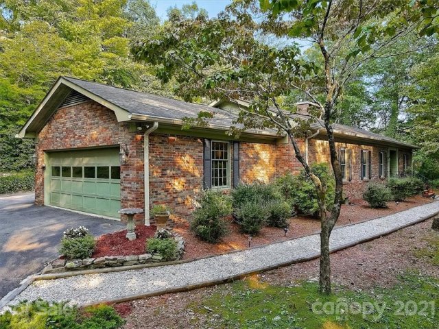 496 English Road sold home in English Woods, Spruce Pine, NC