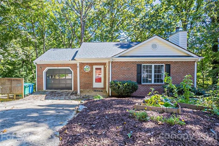 66 Foxberry Drive sold home in Hunters Trace, Arden, NC