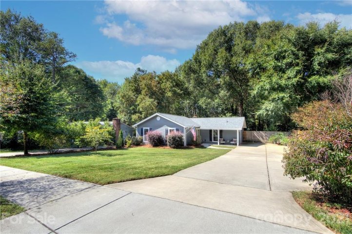 6225 Dwightware Boulevard sold home in Eastwoods, Charlotte, NC