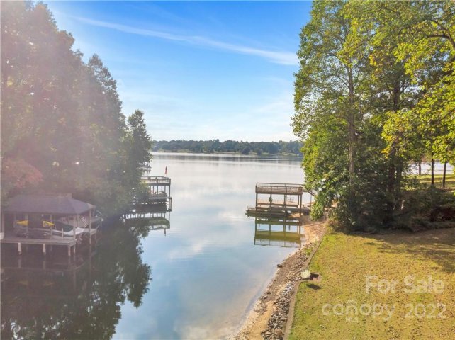 130 Quail Hollow Drive sold home in Waterfront Woodbridge, Kings Mountain, NC