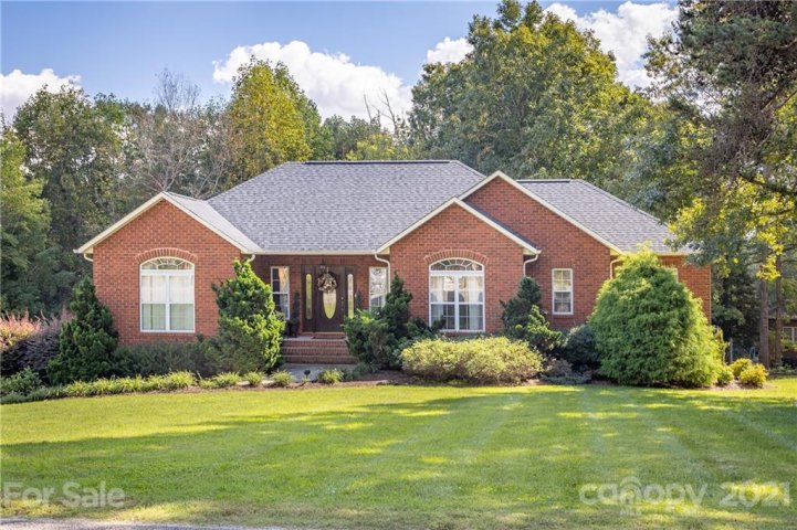 3957 54th Avenue sold home in Shoal Creek Cove, Hickory, NC