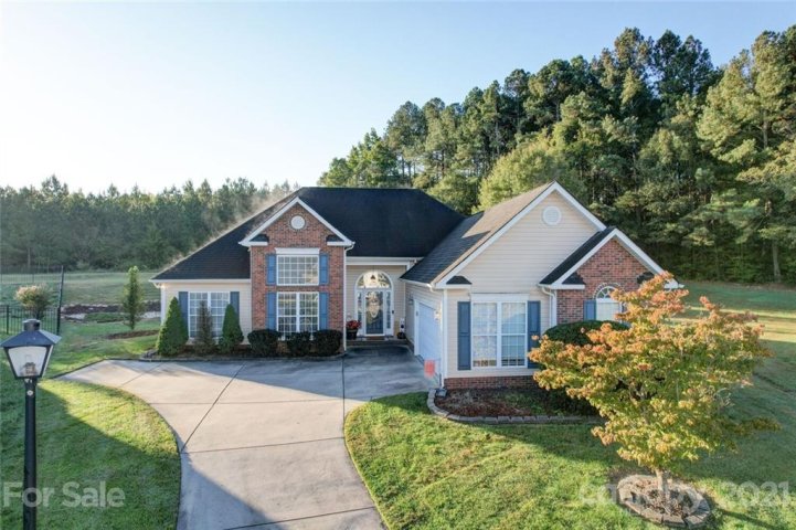 538 Scarlet Leaf Lane sold home in Oaks At St Martin, Oakboro, NC