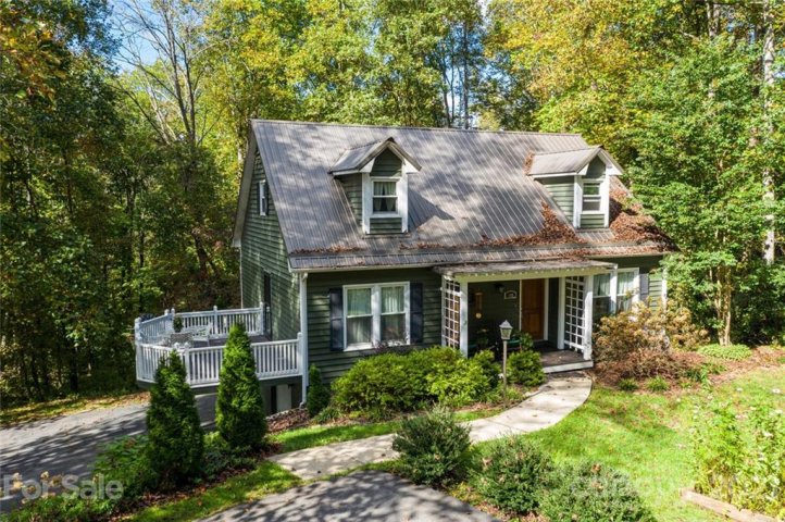 148 Sequoyah Hills Drive sold home in Sequoyah Hills, Fletcher, NC