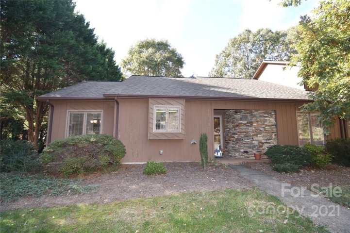 1734 12th Street sold home in Huntington Woods, Hickory, NC