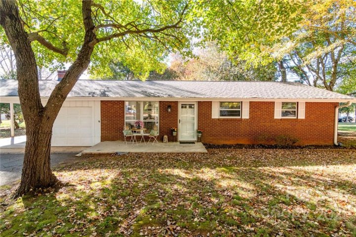 108 Bayview Drive sold home in Bay View Estates, Mooresville, NC