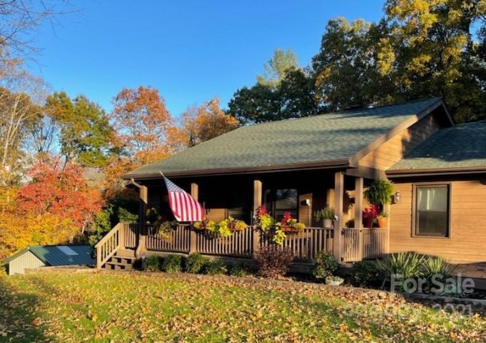 6 Lynnette Drive sold home in Rainbow Ridge, Fairview, NC