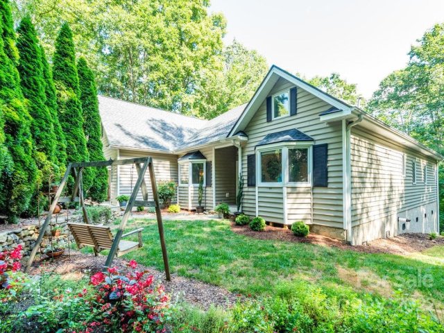 10 Cherokee Trail sold home in Sequoyah Hills, Fletcher, NC