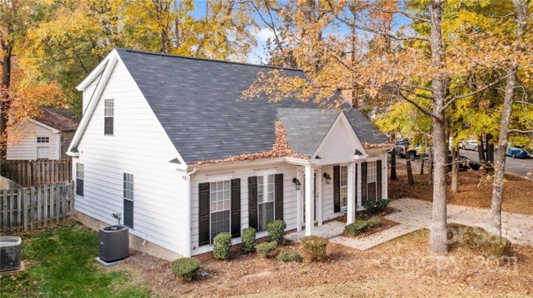 5918 Bayswater Lane sold home in Bay Village, Charlotte, NC