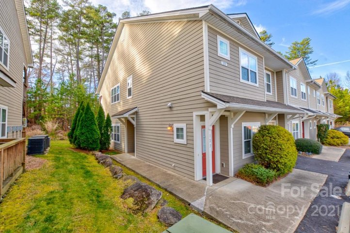 123 Foxden Drive 101 sold home in Fox Glen Condominium, Fletcher, NC