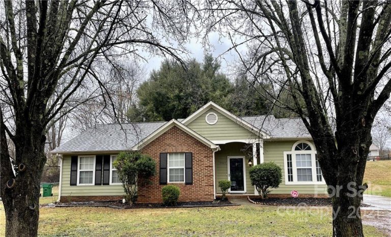 5925 Old Meadow Road sold home in Eastwoods, Charlotte, NC