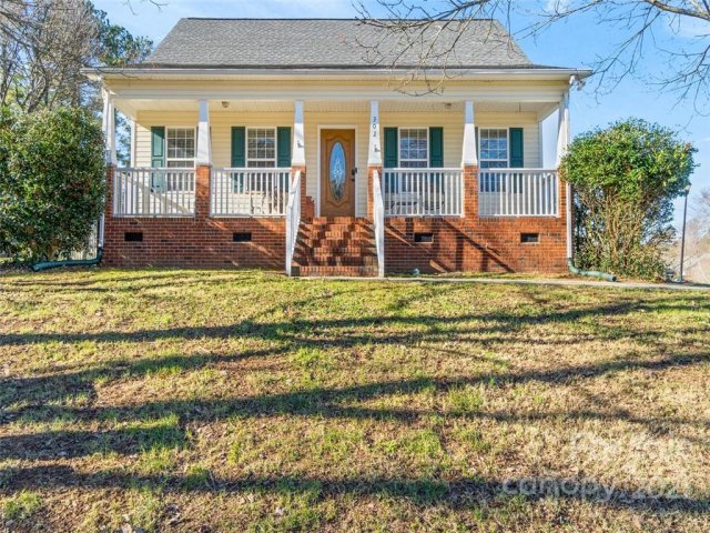 302 High Hills Court sold home in Lakeside, Rock Hill, SC