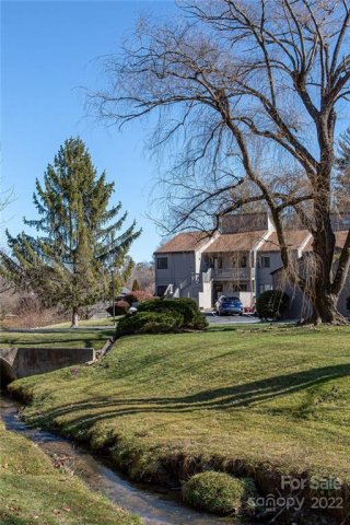203 Juniper Lane sold home in Lakemoor Village, Hendersonville, NC
