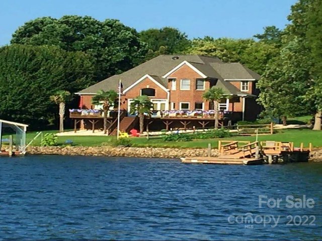 4944 Moonlite Bay Drive sold home in Moonlite Bay, Sherrills Ford, NC