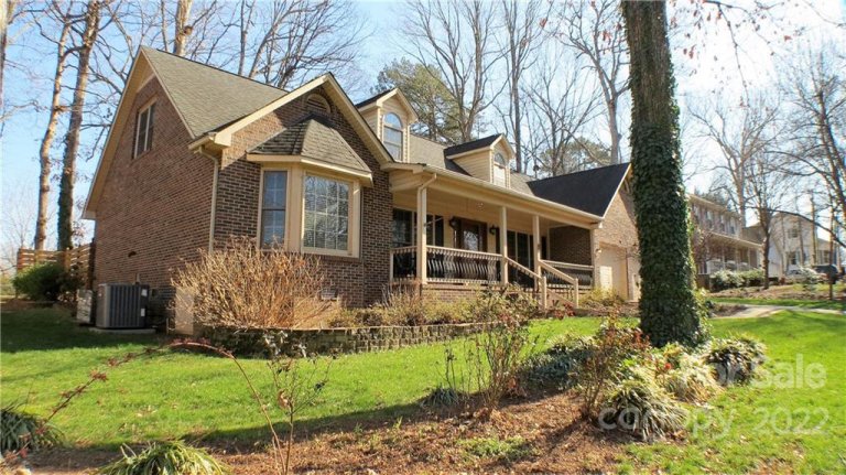 2301 Wynbourne Drive sold home in Jefferson Woods, Gastonia, NC