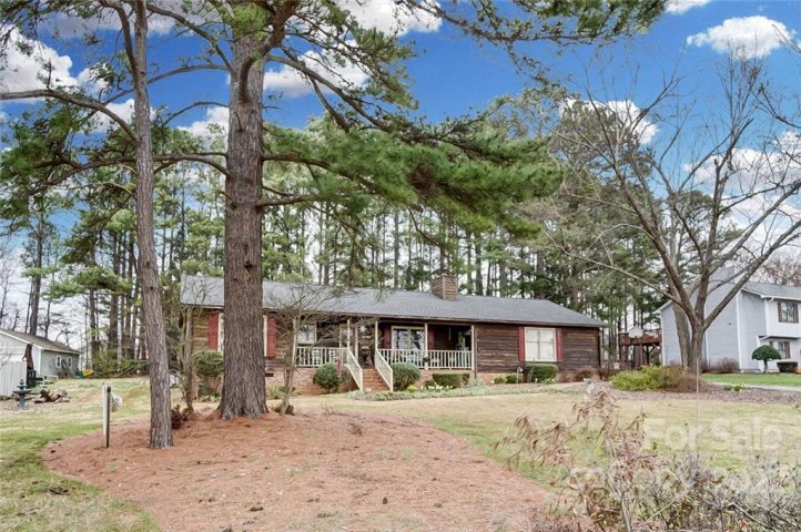 18709 Bluff Point Road sold home in Bluff Point, Cornelius, NC