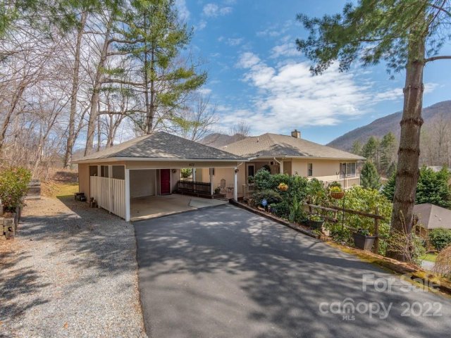 402 Hawks Crest Drive sold home in Hawks Crest, Waynesville, NC