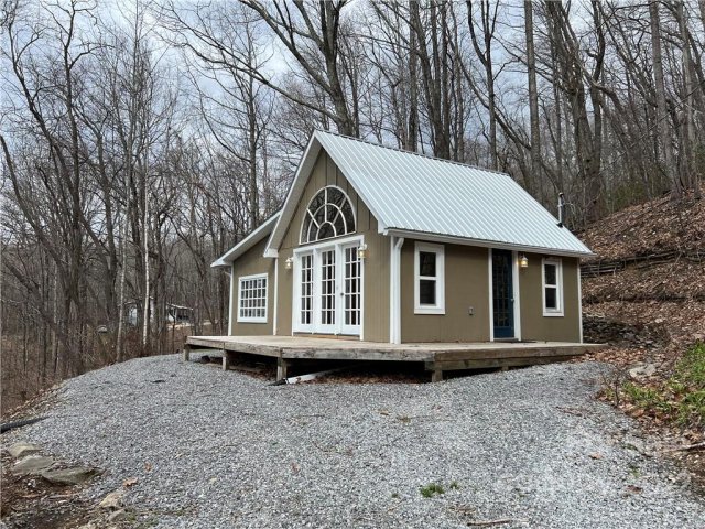 1466 Hickory Acres Road sold home in Hickory Acres, Hendersonville, NC