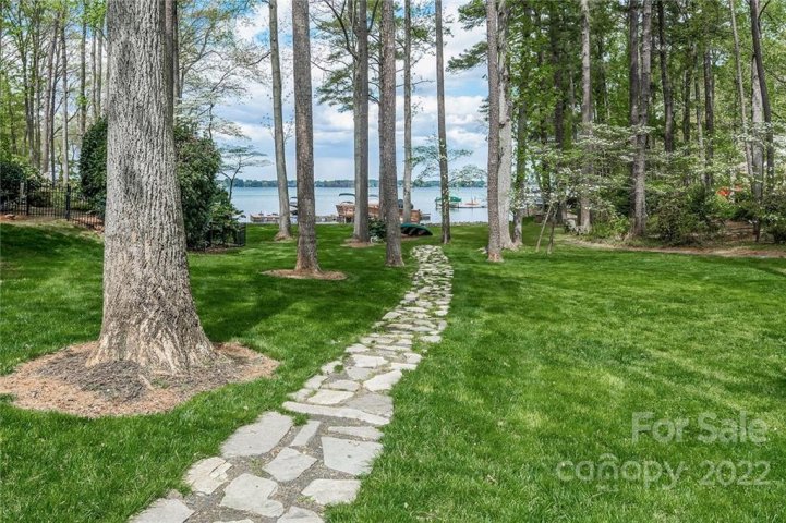 16034 N Point Road sold home in Lookout Point, Huntersville, NC