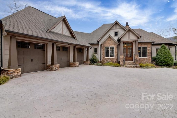 101 Spruce Lane sold home in The Cliffs Valley, Zirconia, NC