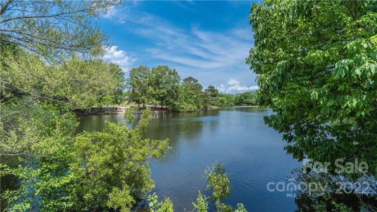 8093 Cedar Glen Drive sold home in Fox Ridge, Charlotte, NC