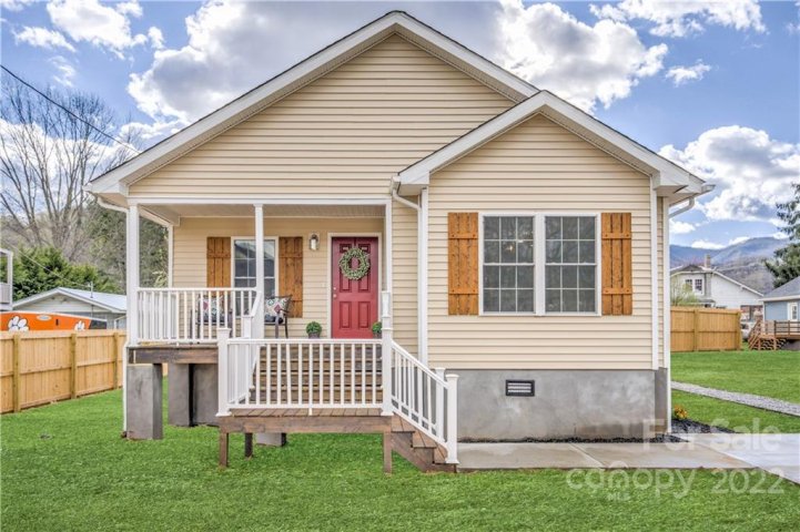 721 Camelot Drive sold home in Brookwood, Waynesville, NC