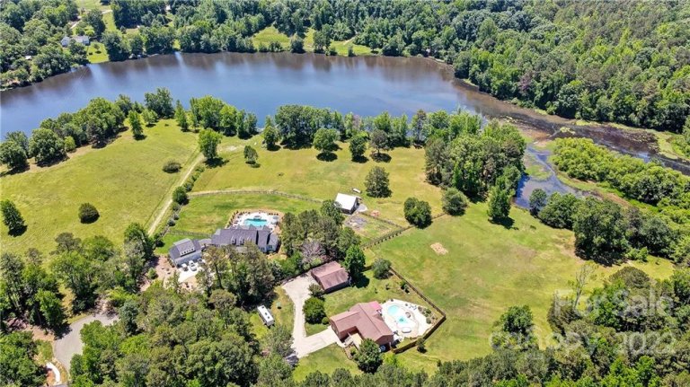 1380 Saddle Drive sold home in Shiloh Farms, York, SC
