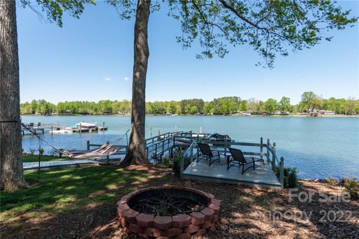 8061 Lucky Creek Lane sold home in Lake Hills Village, Denver, NC