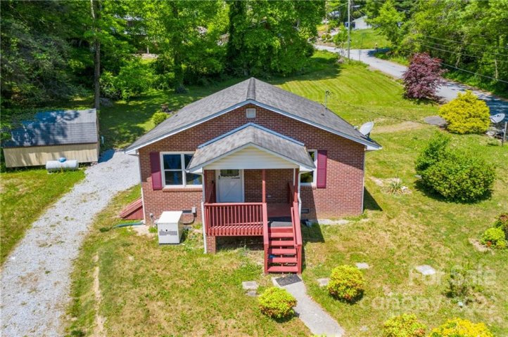 110 Ewart Drive sold home in Hebron Terrace, Hendersonville, NC