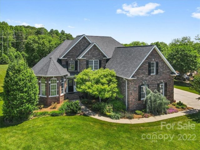 1022 Willow Creek Drive sold home in Fairway Farms, Newton, NC