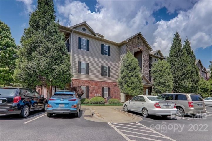 234 Appeldoorn Circle sold home in Grove Appeldoorn Condo, Asheville, NC