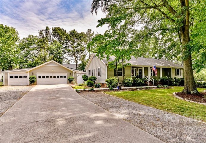 16825 Lake Shore Drive sold home in Lake Norman Island, Cornelius, NC