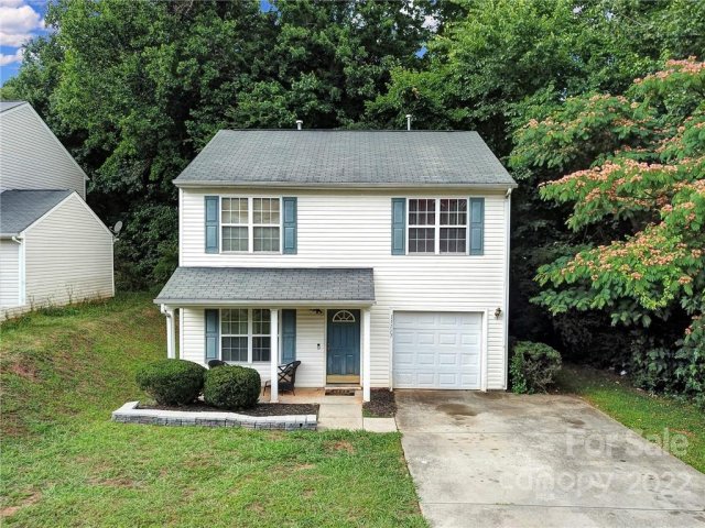 11117 Olde English Drive sold home in Fox Glenn, Charlotte, NC