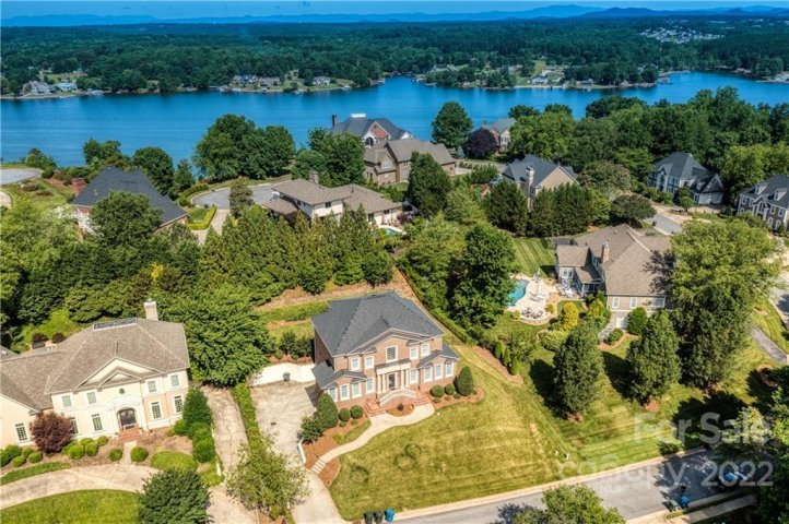 3727 8th Street Place sold home in Governors Harbour, Hickory, NC