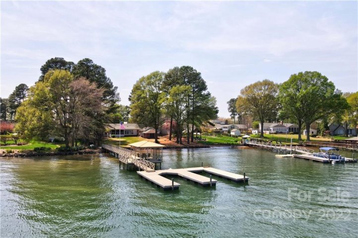 713 Isle Of Pines Road sold home in Isle of Pines, Mooresville, NC