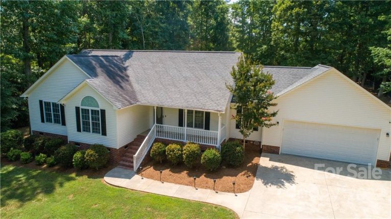 255 Tanager Drive sold home in Montclaire, York, SC