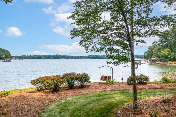 2420 Wellesbourne Lane sold home in Lakepointe North, Sherrills Ford, NC