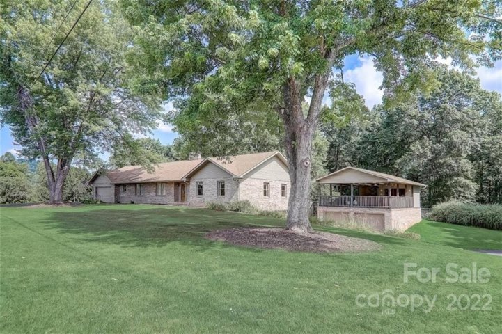 8 Lynnette Drive sold home in Rainbow Ridge, Fairview, NC