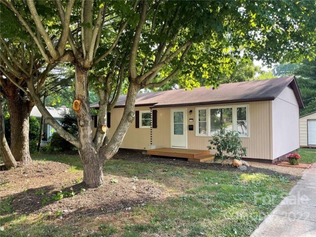 135 S Grove Street sold home in E Riverside Urban Renewal Area, Asheville, NC