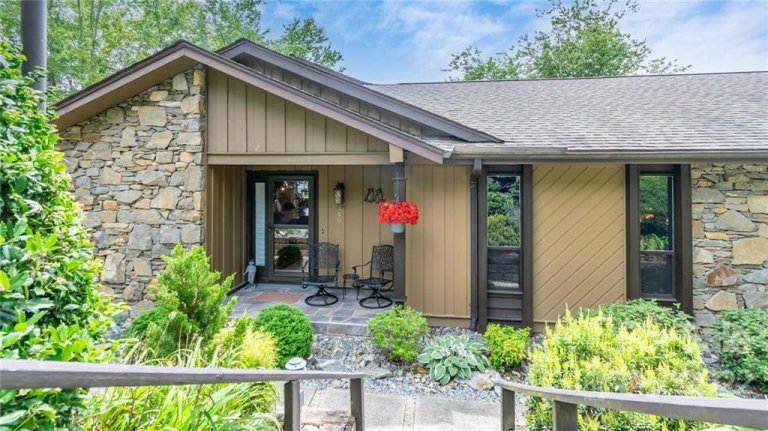 149 Country Ridge Road sold home in Country Ridge, Laurel Park, NC