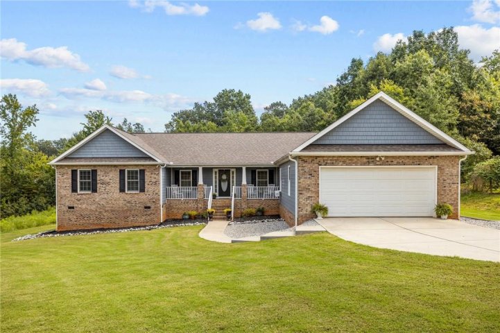4320 Anderson Mountain Road sold home in Rocking Horse Ridge, Maiden, NC