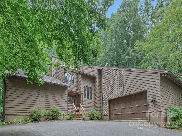 17 Cedar Trail sold home in The Woods, Asheville, NC