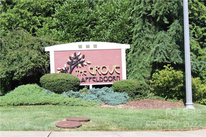 615 Appeldoorn Circle sold home in Grove Appeldoorn Condo, Asheville, NC
