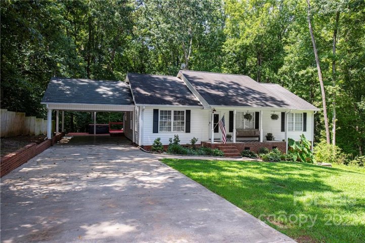 1565 Black Highway sold home in Montclaire, York, SC