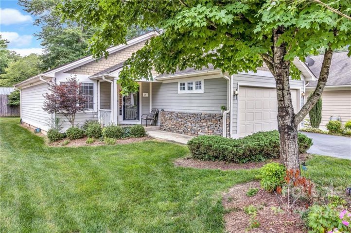 20 E Fairway View Court sold home in Etowah Golf Villas, Etowah, NC