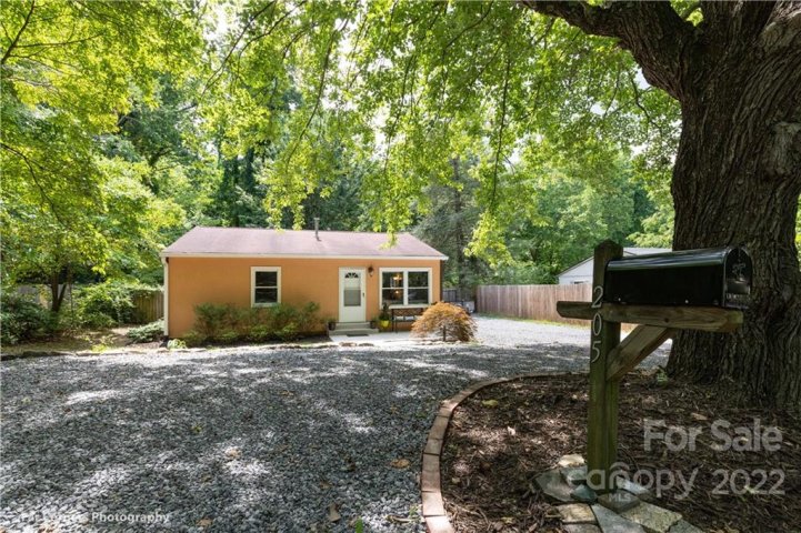 205 London Road sold home in Chedworth Hills, Asheville, NC
